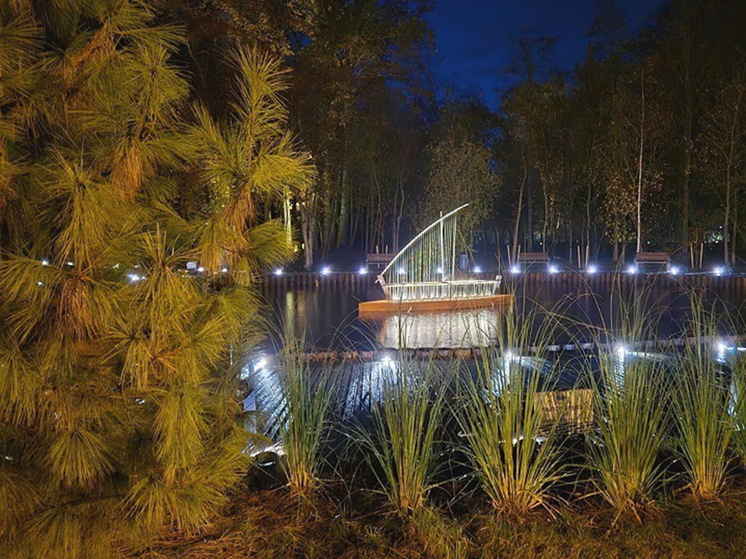 В зеленоградском парке «Сосновка» открыли новый фонтан в форме лодки