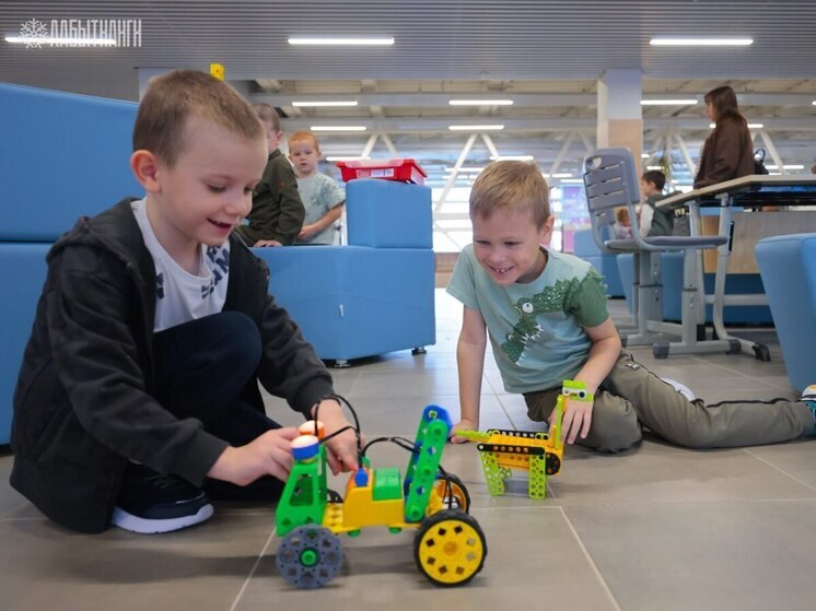 На фестивале в Лабытнанги юные северяне создавали роботов и запускали дроны