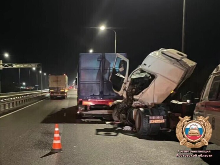 Водитель большегруза погиб в жестком ДТП в Ростовской области