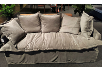 Запланированная на 2026 год налоговая реформа может существенно сократить в России легальное производство кухонь, шкафов, диванов и кроватей, а также увеличит «серый» сегмент мебельного рынка, предупреждают эксперты