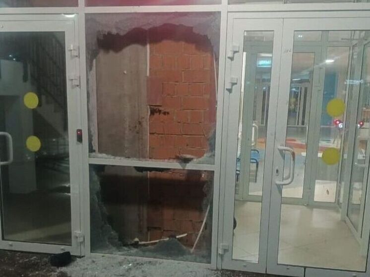 Тулунчанин разбил стекло в школе