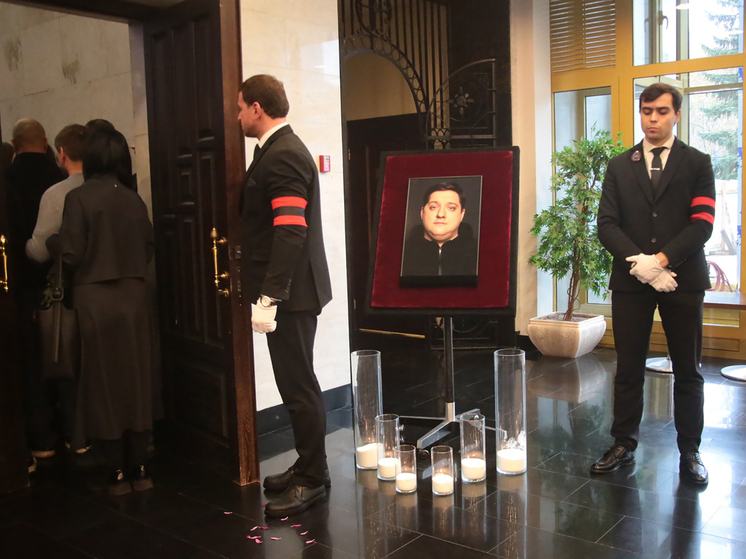 В Москве прощаются с актером Романом Поповым