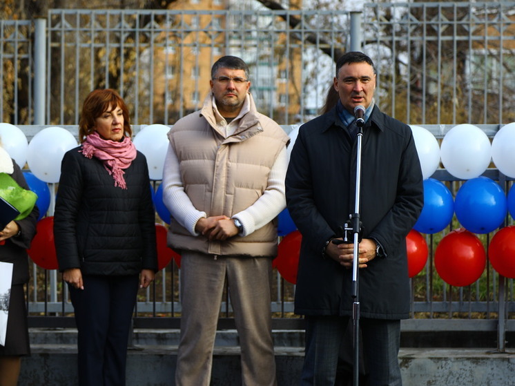 Флагшток с российским триколором открыли в детском саду Иркутска