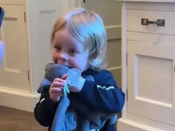 Сын Келли Осборн повторил знаменитый жест Оззи с летучей мышью