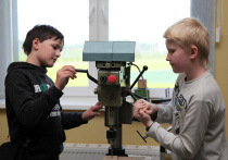 Разговоры о том, что в российские школы могут вернуть «труды» из советского прошлого, сделав обязательными уроки домоводства, заставили россиян задуматься: насколько они пригодились им в жизни? Действительно ли научиться шить ночную рубашку и резать винегрет было полезно? Россиянки разных возрастов поделились с «МК» своими соображениями