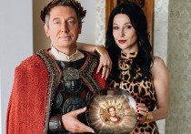 Яркий наряд римского полководца и безмятежная белорусская природа — весьма специфичный контраст