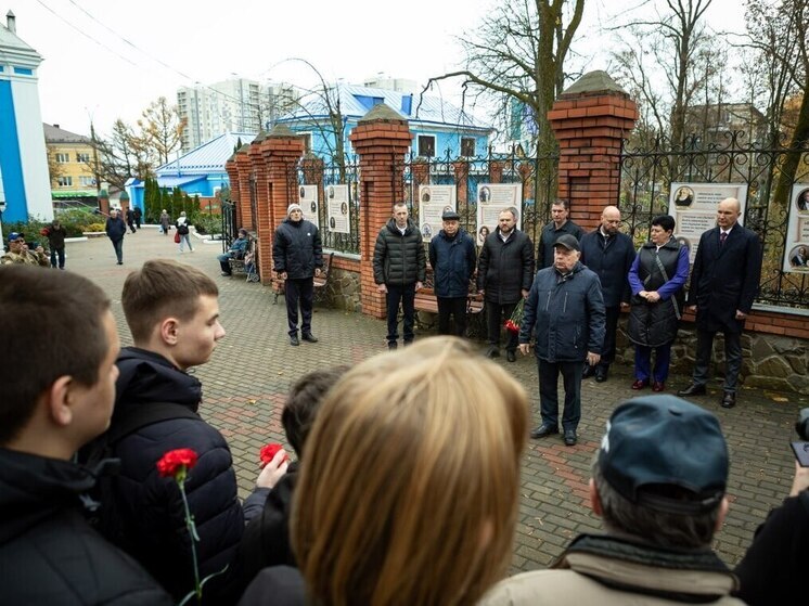 В Курске на митинге почтили память ополченцев времен ВОВ
