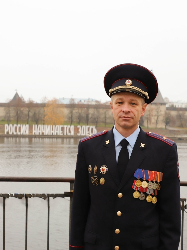 Псковичей приглашают выбрать лучшего участкового страны