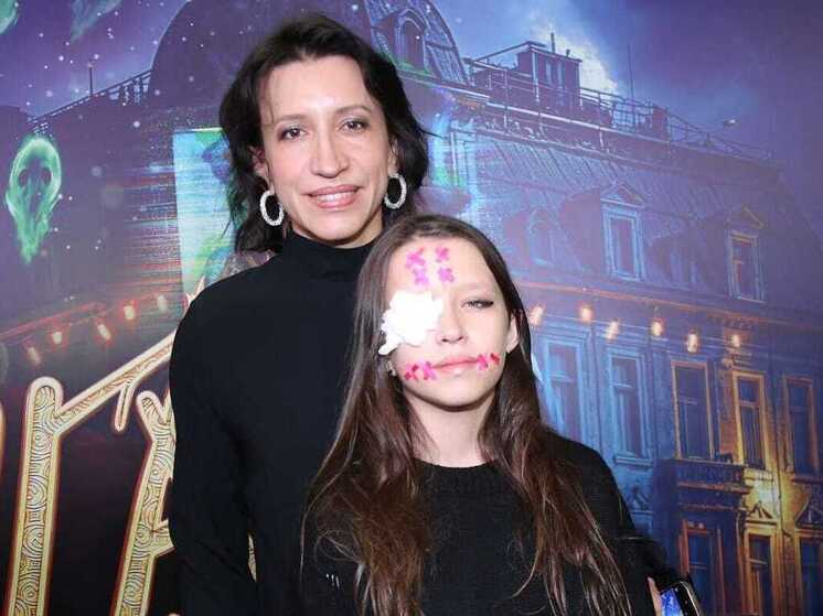 Елена Борщева напугала гостей маскарадным образом дочери