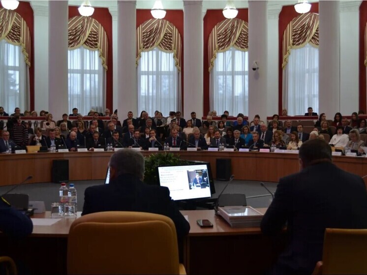 Депутаты облсовета в первом чтении приняли бюджет Орловской области