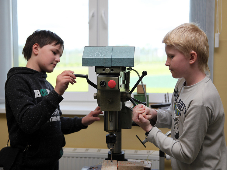Уроки труда в школе помогли россиянам обрести хобби и уверенность в себе