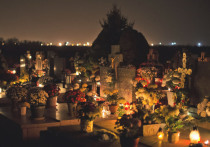 В советское время, которое я основательно застал, в научных работах от реферата до докторских диссертаций было обязательным цитирование классиков марксизма-ленинизма и здравствующего руководителя советского государства