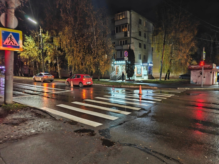 В Орле на регулируемом переходе сбили 24-летнюю девушку