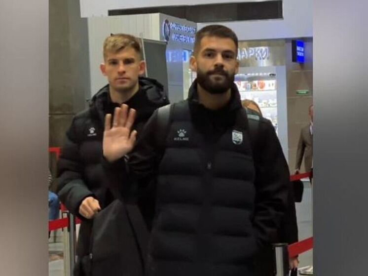 Футболисты «Ленинградца» прилетели в Астрахань