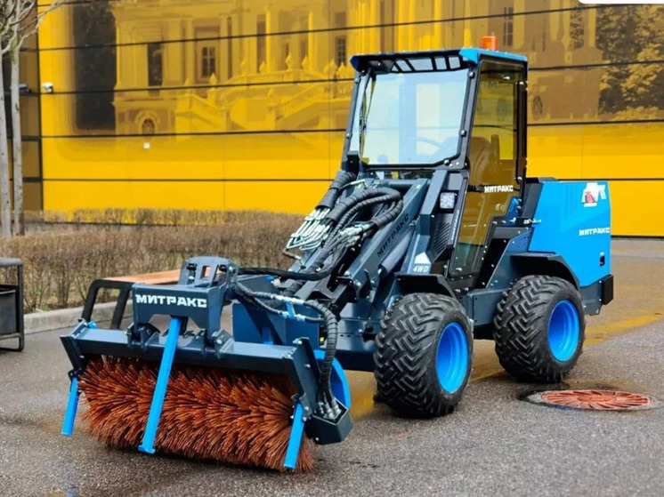 Для уборки велодорожки на Куршской косе решили приобрести трактор