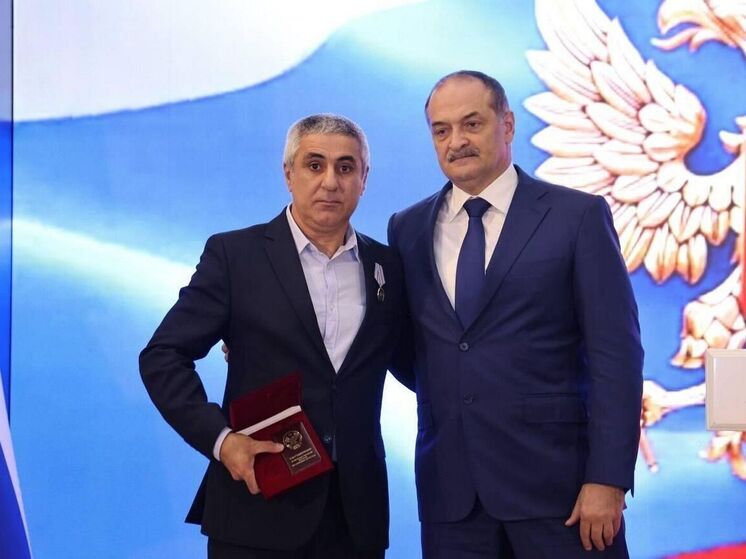 Меликов наградил дагестанца, обезвредившего около 30 дронов под Иркутском