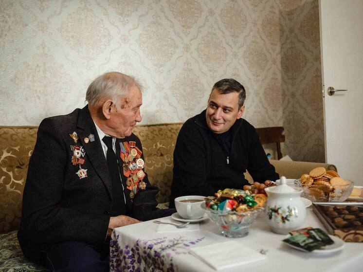 Хинштейн поздравил курского ветерана ВОВ с 95-летием