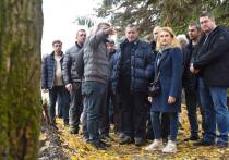 Губернатор Александр Хинштейн ознакомился с ходом реконструкции мемориала Памяти павших в Курске