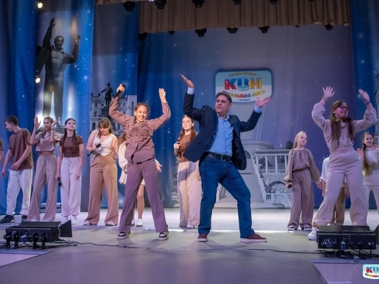 "Оптимисты" из Кумака вышли в четвертьфинал Оренбургской школьной Лиги КВН