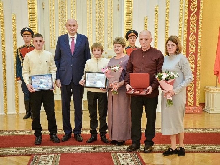 Многодетная семья из Новоорского района получила награду от президента