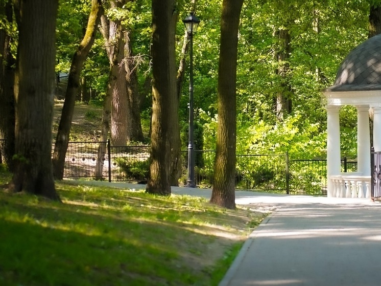 В Новомосковске торжественно открыли обновленный сквер XXX-летия ВЛКСМ