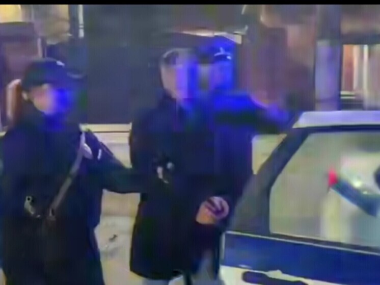 В Красном Сулине мужчина устроил ритуал под окнами дома, где жила его бывшая жена