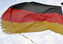 В современной Германии, как и в других западных странах, все чаще ощущается тревожное чувство дежавю, словно общество против своей воли возвращается в эпоху, которую считало безвозвратно ушедшей. Политическая риторика, нагнетание напряженности и, что особенно символично, введение ограничений на поездки граждан — все это сегодня направлено не на Запад, как во времена существования ГДР, а на Восток, в частности, на Россию.