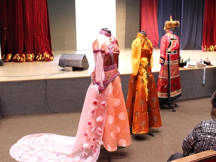 В Кызыле прошёл мастер-класс по технике кроя и шитья традиционных мужских и женских костюмов