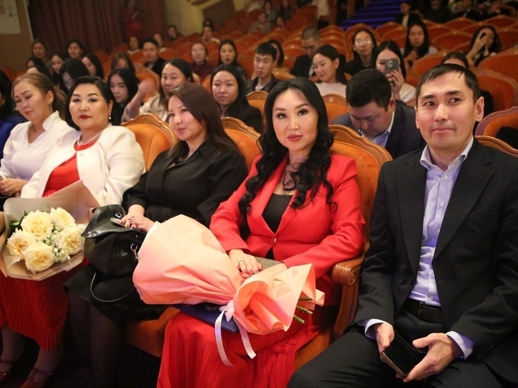 В Национальном театре прошел съезд выпускников в честь 30-летия ТувГУ