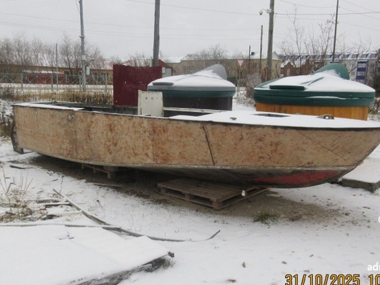 В Нарьян-Маре пытаются найти владельца неведомо чьей лодки