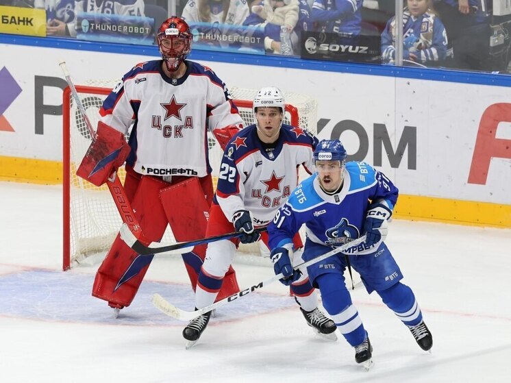 В центральном и заключительном матче Континентальной хоккейной лиги перед короткими ноябрьскими праздниками на ледовой арене в Петровском парке встречались столичные друзья-соперники «Динамо» и ЦСКА