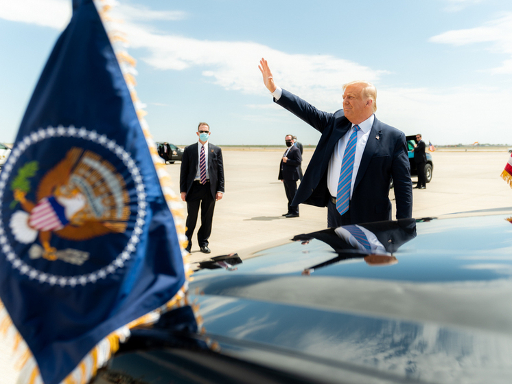 Трамп назвал ведущего NBC  Майерса бесталанным и неадекватным