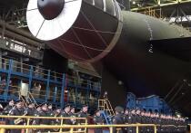 В преддверии Дня народного единства в Северодвинске без особой помпы прошло мероприятие, которое наверняка заставило напрячься военно-морских стратегов НАТО: в Северодвинске из эллинга выкатили многоцелевую атомную подводную лодку (АПЛ) «Хабаровск»