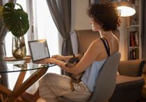 Споры между сторонниками удалённой работы и возврата в офис достигли пика, но новые исследования показывают, что сам вопрос поставлен неверно