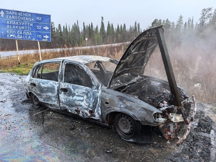 Пожарные почти час тушили машину на трассе Кандалакша – Алакуртти