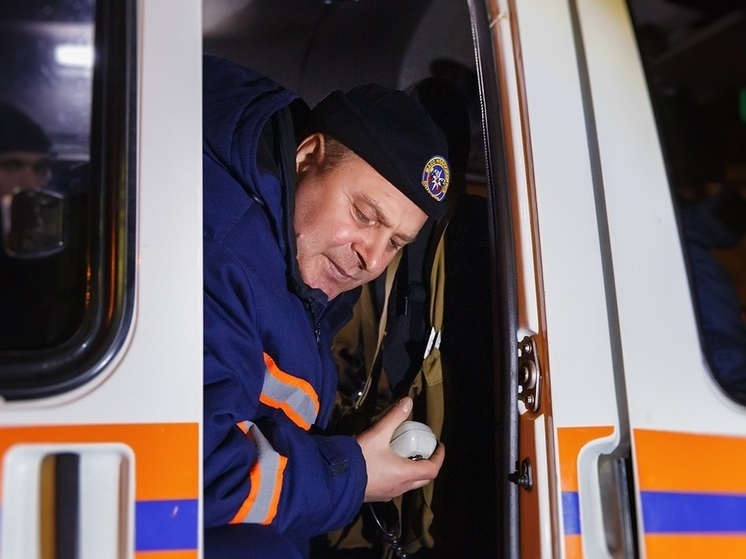 Новосибирские спасатели вычистили реку Каменка в Новосибирске