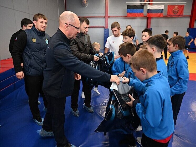 Пятьсот детей и подростков ежедневно посещают Центр единоборств "Северный характер" в Волновахе  - Пушилин