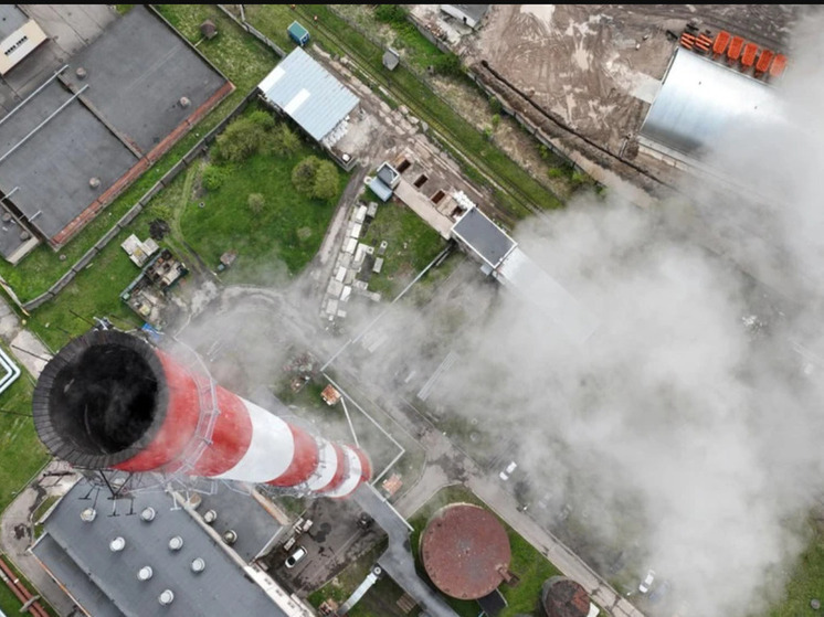 Калининградцам рассказали про чёрный дым из трубы теплостанции «Балтийская»