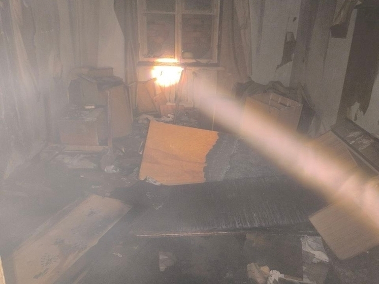 Возгорание мусора в заброшенном здании Кировска ликвидировали за 40 минут