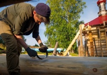 Проект «Хранители наследия» ставит своей целью сохранение уникальной деревянной архитектуры Русского Севера и подготовку квалифицированных кадров для реставрации исторических памятников