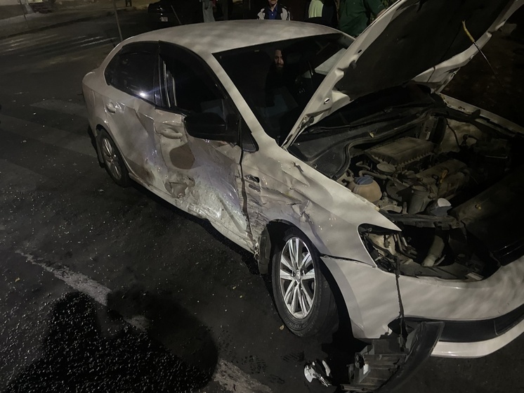 В Советском районе Воронежа столкнулись два автомобиля, есть пострадавший