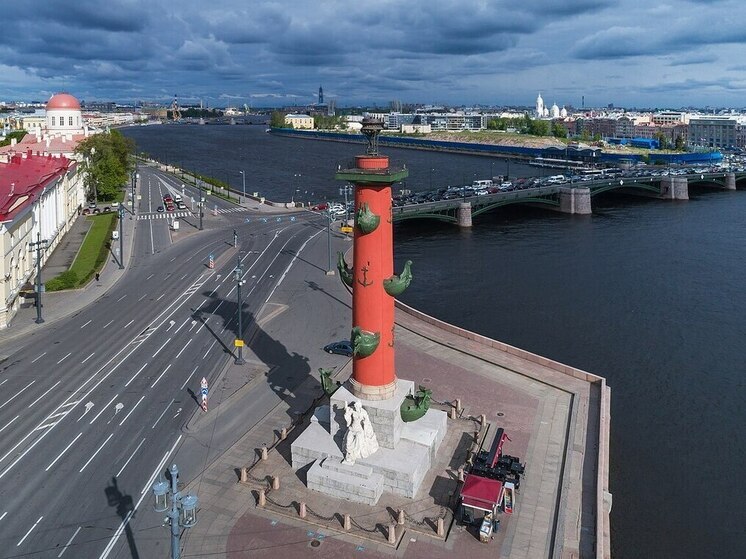 В здании киностудии Петербурга прошла "полуголая" вечеринка