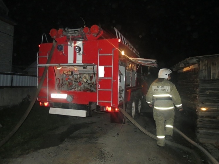 Крупный пожар произошел в свердловском городе