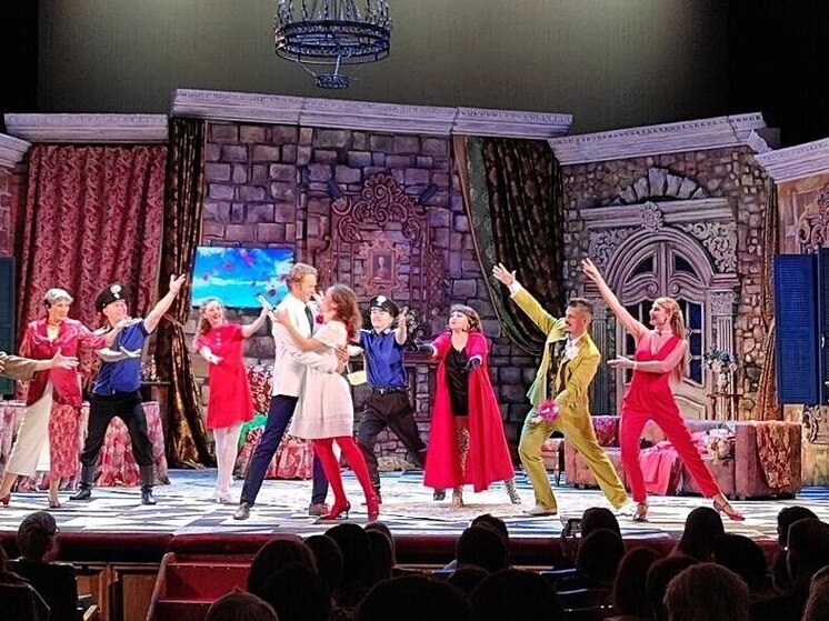 Калужская драма представила «Прекрасную маркизу»