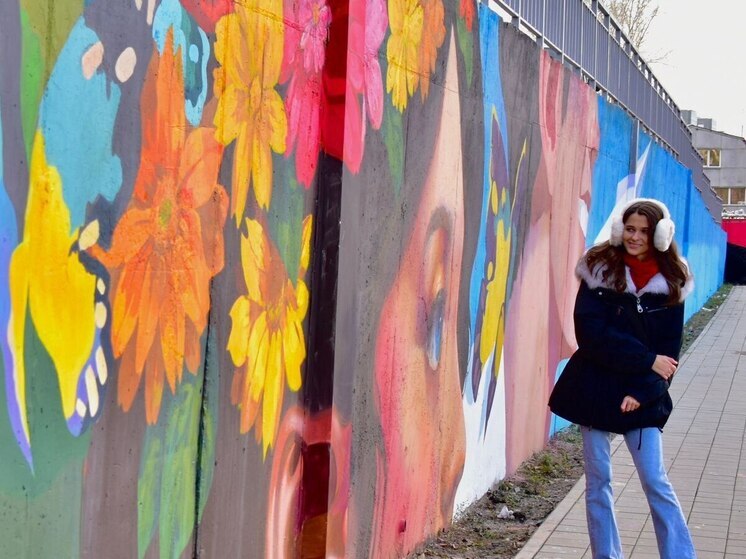 В Красноярске появился мурал  «Где начинается небо»