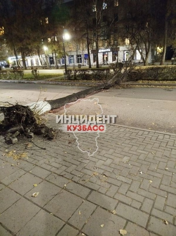 Ураган в Кузбассе сорвал недавно капитально отремонтированные крыши