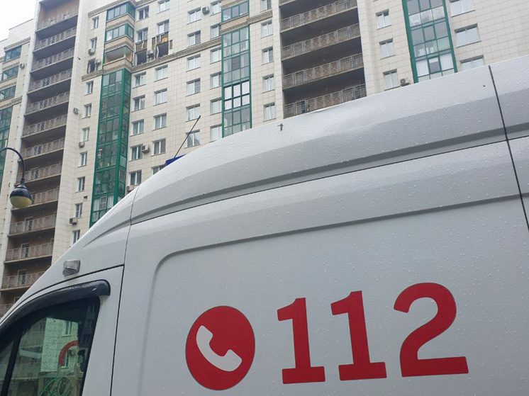 Неадекватный мужчина отрезал себе член и вспорол живот в магазине