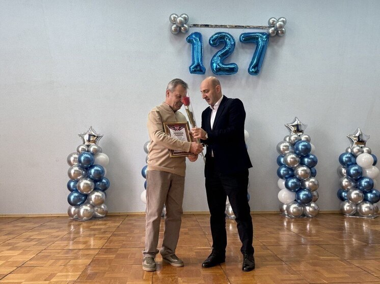 Сотрудники Харцызского трубного завода получили премии от главы Минпромторга ДНР