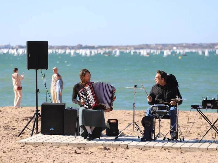 В Геленджике стартовал сезон мероприятий на зимних пляжах