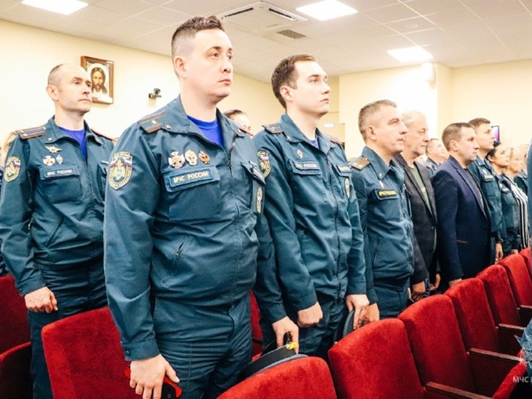 Сотрудники МЧС отметили День народного единства в Псковской области